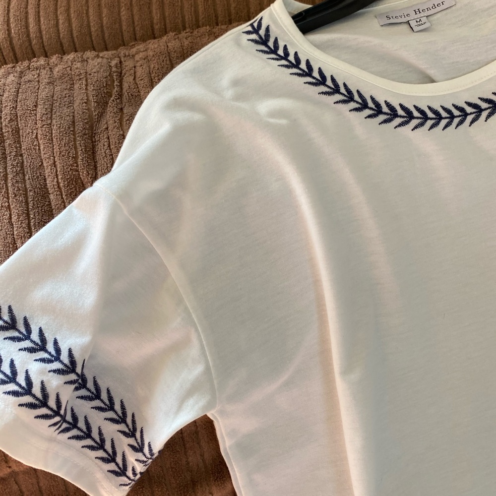 Beautiful top ! With design on sleeves!